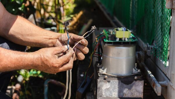 Manutenção de portão eletrônico